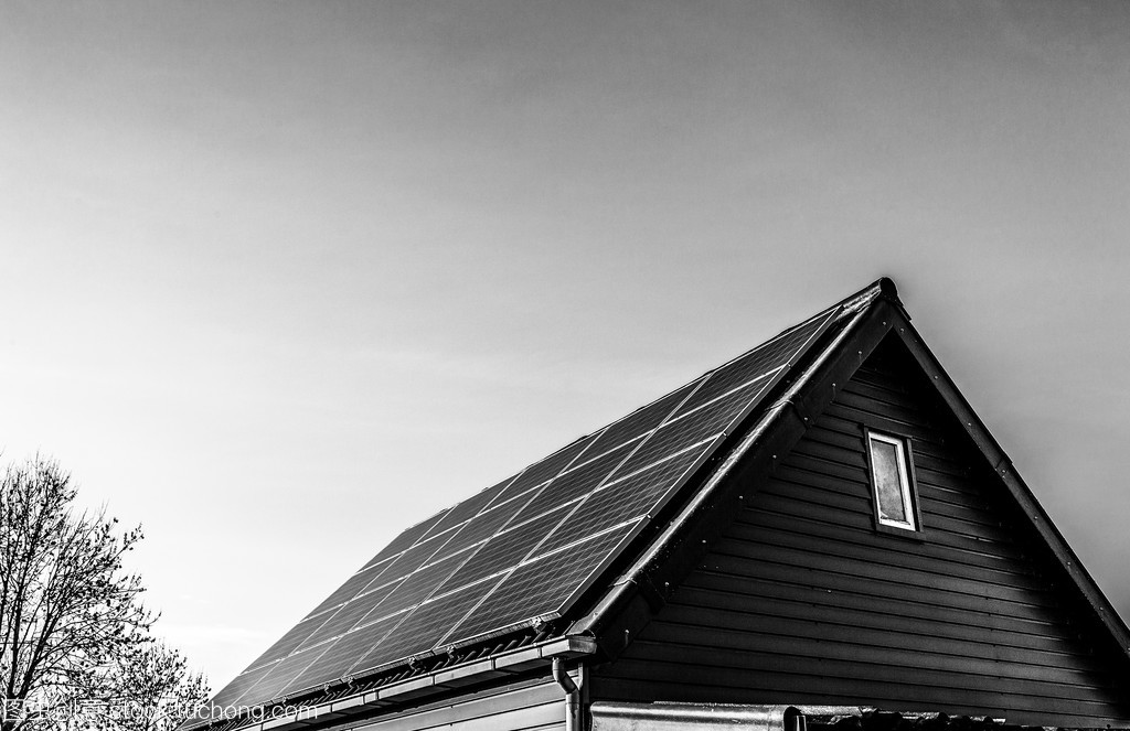 屋頂上的綠色革命 太陽能發(fā)電技術(shù)助力替代能源轉(zhuǎn)型與生態(tài)環(huán)保